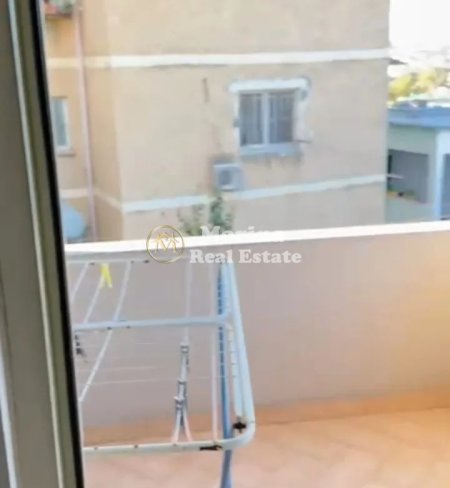 Tirane, jepet me qera apartament 1+1+Ballkon Kati 2, 65 m² 350 € (Kinostudio)