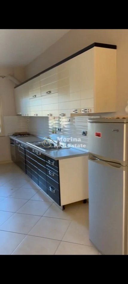 Tirane, jepet me qera apartament 1+1+Ballkon Kati 2, 65 m² 350 € (Kinostudio)