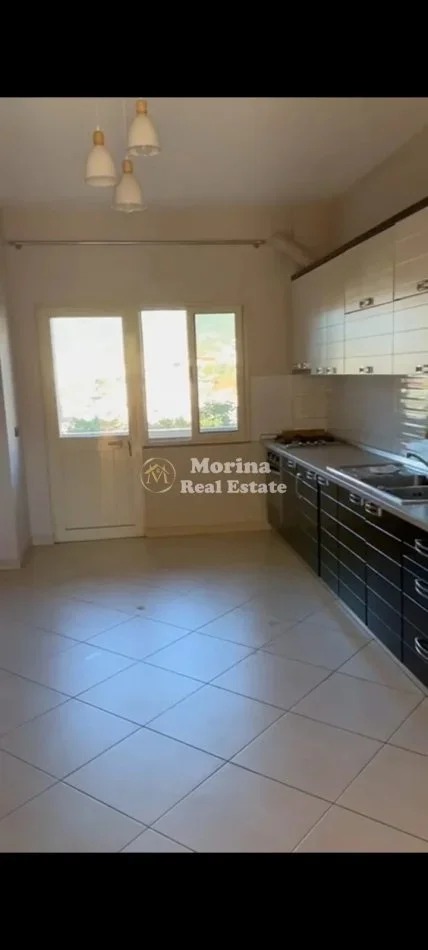 Tirane, jepet me qera apartament 1+1+Ballkon Kati 2, 65 m² 350 € (Kinostudio)