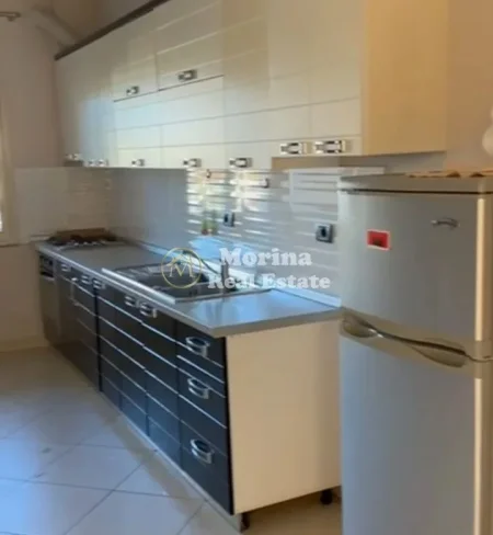 Tirane, jepet me qera apartament 1+1+Ballkon Kati 2, 65 m² 350 € (Kinostudio)