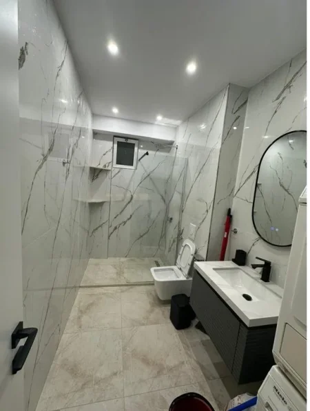 Tirane, jepet me qera apartament 1+1 Kati 1, 55 m² 630 € (ZOGU I ZI)