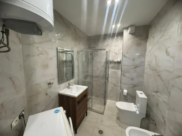 Tirane, jepet me qera apartament 2+1+Ballkon Kati 2, 112 m² 450 € (Astir)