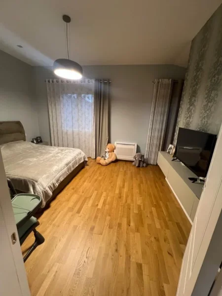 Tirane, jepet me qera Vile 2 Katshe Kati 2, 300 m² 1.000 € 