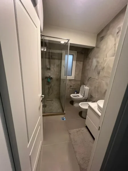 Tirane, jepet me qera Vile 2 Katshe Kati 2, 300 m² 1.000 € 