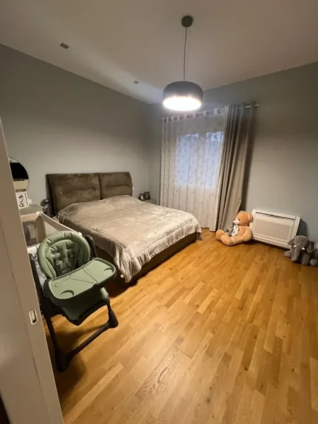 Tirane, jepet me qera Vile 2 Katshe Kati 2, 300 m² 1.000 € 