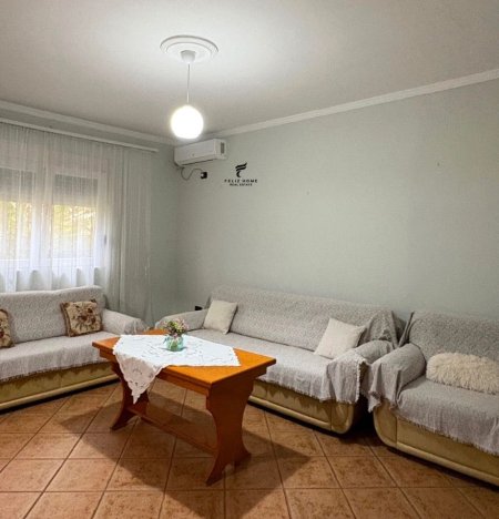 Tirane, jepet me qera apartament 1+1 Kati 2, 70 m² 500 € (LAPRAKE)