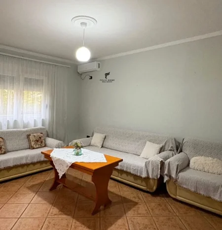 Tirane, jepet me qera apartament 1+1 Kati 2, 70 m² 500 € (LAPRAKE)