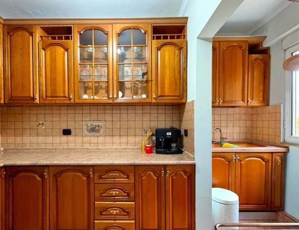 Tirane, jepet me qera apartament 1+1 Kati 2, 70 m² 500 € (LAPRAKE)