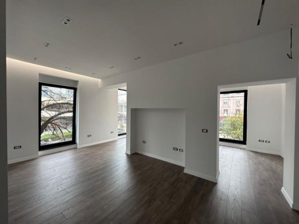 Tirane, jepet me qera ambjent biznesi Kati 1, 76 m² 1.500 € (rruga myslym shyri)