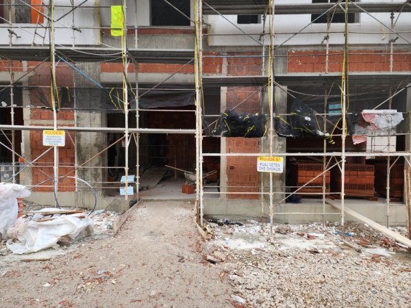 Tirane, shitet dyqan Kati 0, 54 m² 