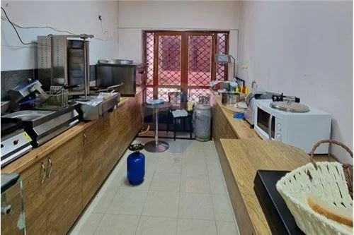 Vlore, shitet ambjent biznesi Kati 0, 65 m² 134.000 € (Rruga Fiqiri Muka, pranë Shkollës Industriale, Vlore)