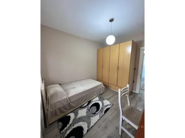 Tirane, jepet me qera apartament 2+1 Kati 3, 70 m² 650 € 