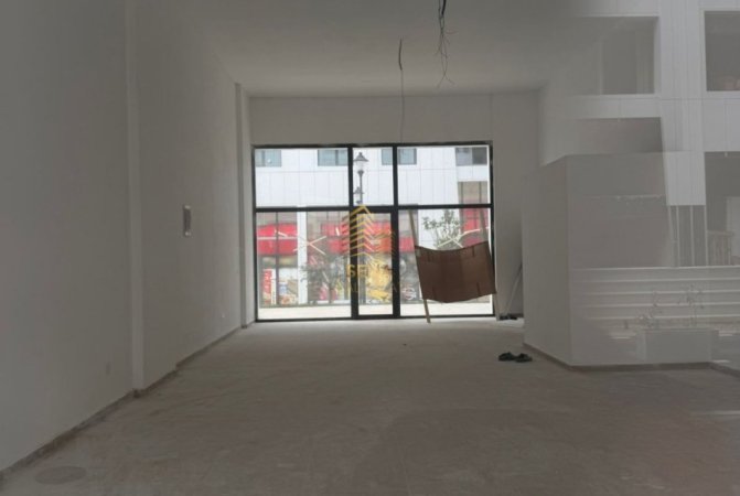 Tirane, jepet me qera ambjent biznesi Kati 0, 91 m² 1.365 € (Porcelan)