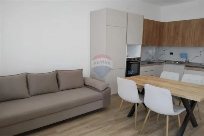 Vlore - Lungomare, jepet me qera apartament 1+1 Kati 3, 63 m² 450 € (Rruga Dhimitër Konomi, Vlorë)