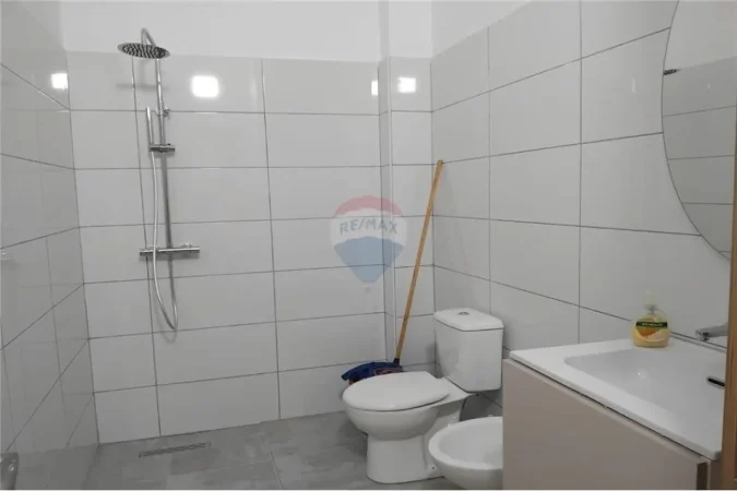 Vlore - Lungomare, jepet me qera apartament 1+1 Kati 3, 63 m² 450 € (Rruga Dhimitër Konomi, Vlorë)