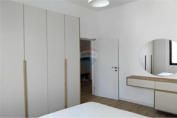 Vlore - Lungomare, jepet me qera apartament 1+1 Kati 3, 63 m² 450 € (Rruga Dhimitër Konomi, Vlorë)