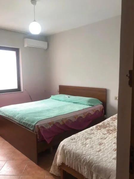 Tirane, jepet me qera apartament 1+1 Kati 3, 