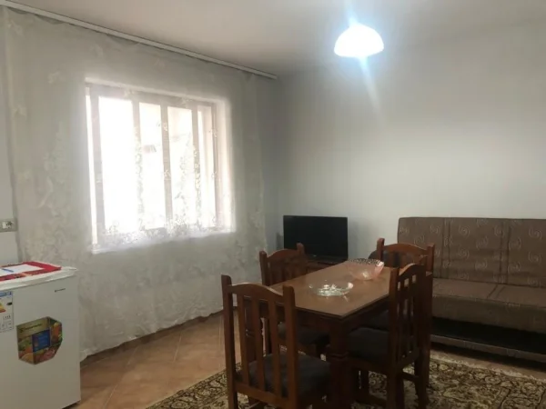 Tirane, jepet me qera apartament 1+1 Kati 3, 