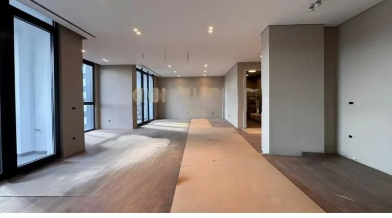 Tirane, jepet me qera zyre Kati 5, 156 m² 1.500 € (ish parku)