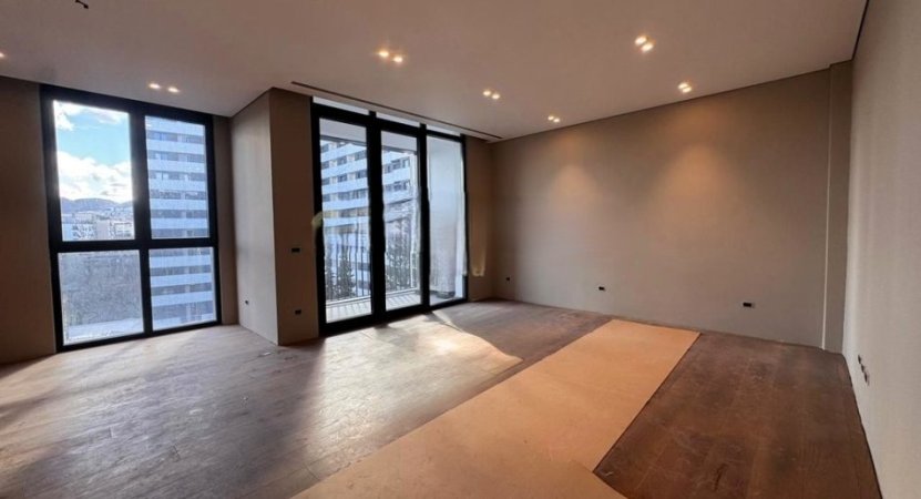Tirane, jepet me qera zyre Kati 5, 156 m² 1.500 € (ish parku)