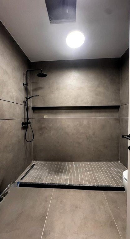 Tirane, jepet me qera zyre Kati 5, 156 m² 1.500 € (ish parku)