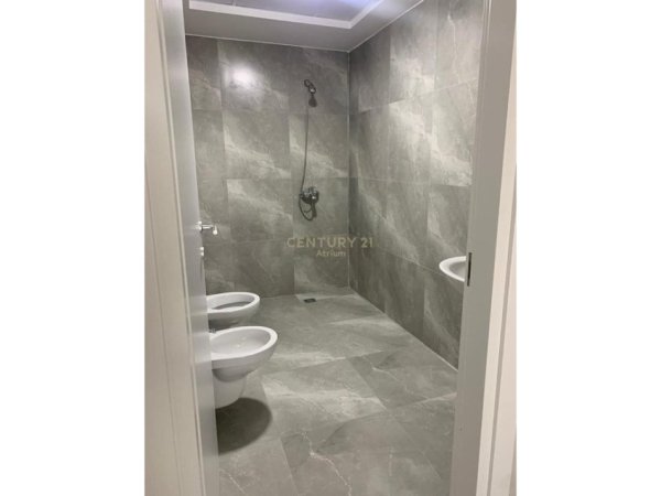Tirane, jepet me qera apartament 2+1 Kati 6, 98 m² 700 € 
