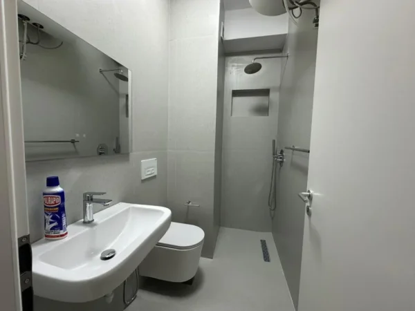 Tirane, jepet me qera apartament 1+1+Ballkon Kati 7, 57 m² 450 € (Rruga Pasho Hysa)