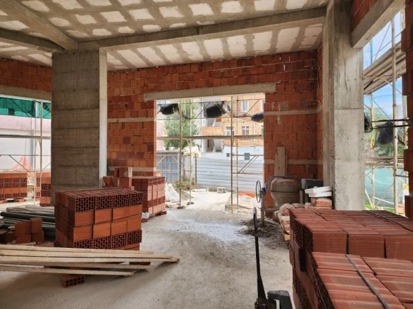 Tirane, shitet dyqan Kati 0, 48 m² 