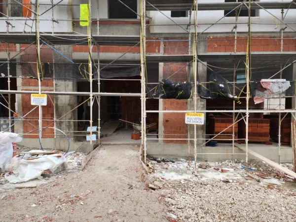 Tirane, shitet dyqan Kati 0, 48 m² 