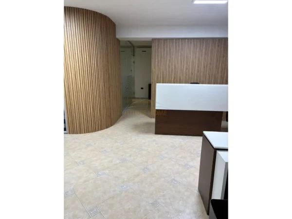 Tirane, jepet me qera zyre Kati 2, 156 m² 2.850 € (BLLOK , Rruga Nikolla Tupe)