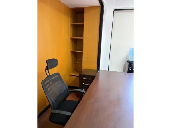 Tirane, jepet me qera zyre Kati 2, 156 m² 2.850 € (BLLOK , Rruga Nikolla Tupe)