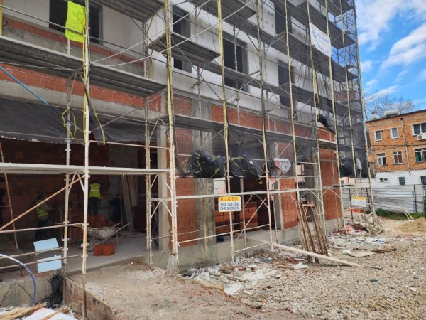 Tirane, shitet dyqan Kati 0, 48 m² 