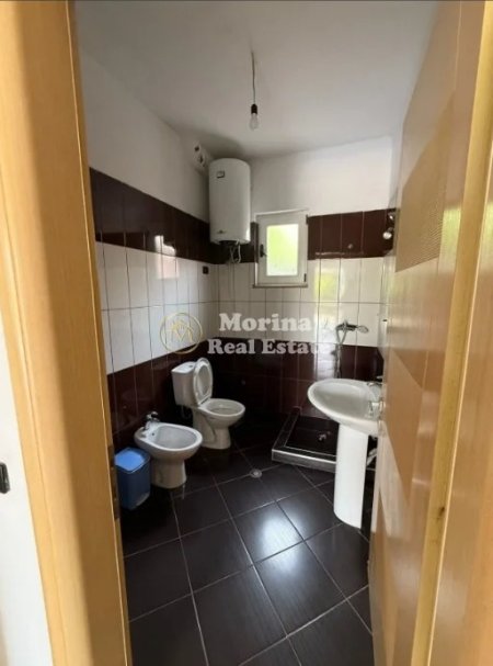 Tirane, jepet me qera apartament 1+1 Kati 1, 75 m² 350 € (Shkoze)