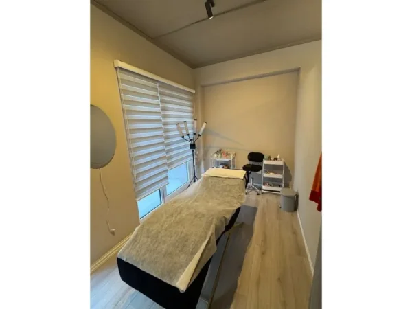 Tirane, Shitet, Biznesi, Ali Dem, Tirane 8.000 €