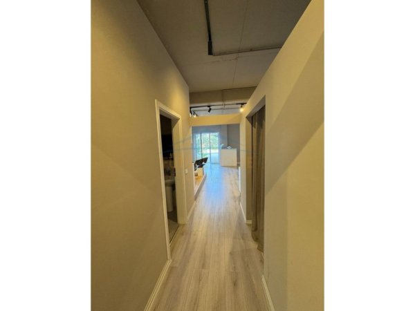 Tirane, Shitet, Biznesi, Ali Dem, Tirane 8.000 €