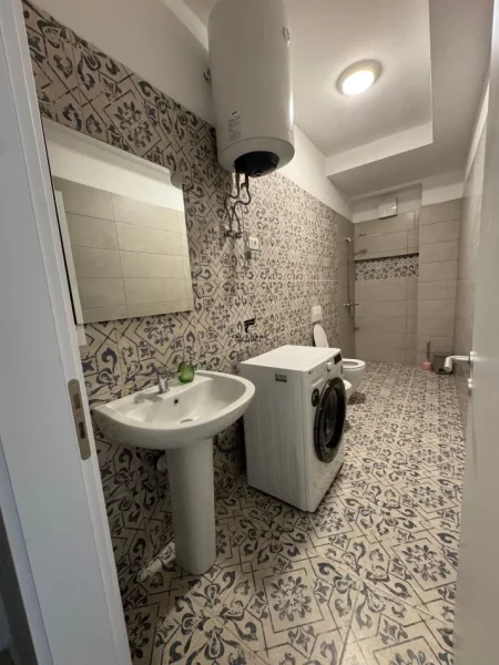 Tirane, jepet me qera apartament Kati 3, 43 m² 450 € (LAPRAKE)