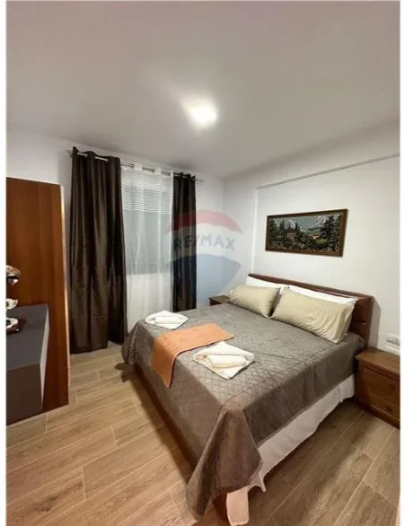 Vlore - Lungomare, jepet me qera apartament 1+1 , 74 m² 450 € (Lungomare, pranë Hotel Primavera, Vlorë)