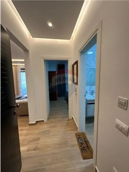 Vlore - Lungomare, jepet me qera apartament 1+1 , 74 m² 450 € (Lungomare, pranë Hotel Primavera, Vlorë)