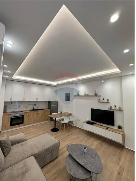 Vlore - Lungomare, jepet me qera apartament 1+1 , 74 m² 450 € (Lungomare, pranë Hotel Primavera, Vlorë)