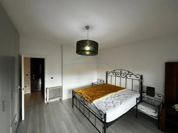 Tirane, jepet me qera apartament 2+1 Kati 7, 112 m² 1.100 € (BLLOK)