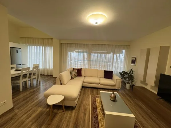 Tirane, jepet me qera apartament 2+1 Kati 2, 130 m² 1.500 € (TEG) Long Hill Residence