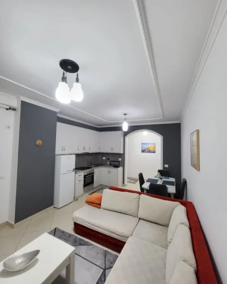 Tirane, jepet me qera apartament 2+1 Kati 2, 600 € 