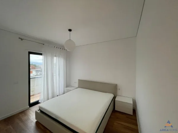 Tirane, jepet me qera Vile 3 Katshe Kati 3, 210 m² 3.400 € 