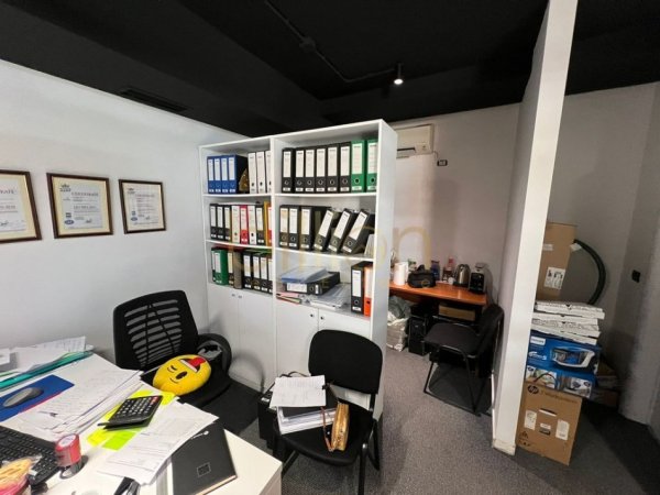 Tirane, jepet me qera ambient komercial , 72 m² 1.100 € (Pazari i RI)