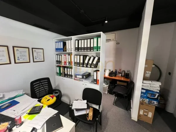 Tirane, jepet me qera ambient komercial , 72 m² 1.100 € (Pazari i RI)