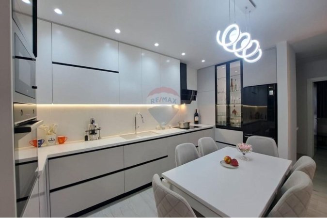Vlore, shitet apartament 2+1 , 113 m² 339.000 € (Rruga Dhimitër Konomi, Vlore)