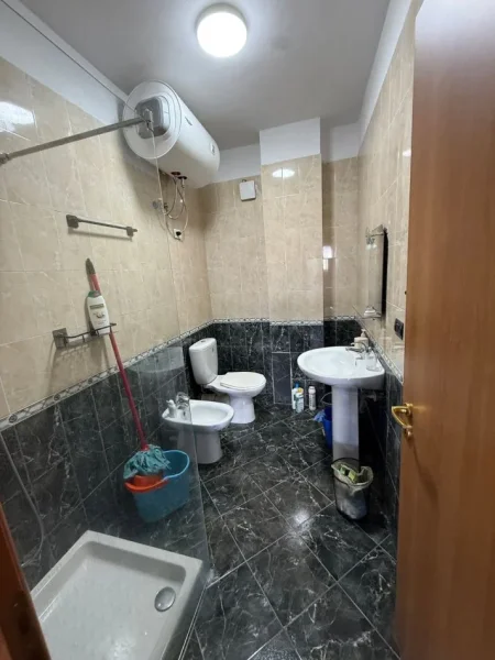 Tirane, jepet me qera apartament 2+1+Ballkon Kati 6, 120 m² 750 € (RRUGA E ELBASANIT)