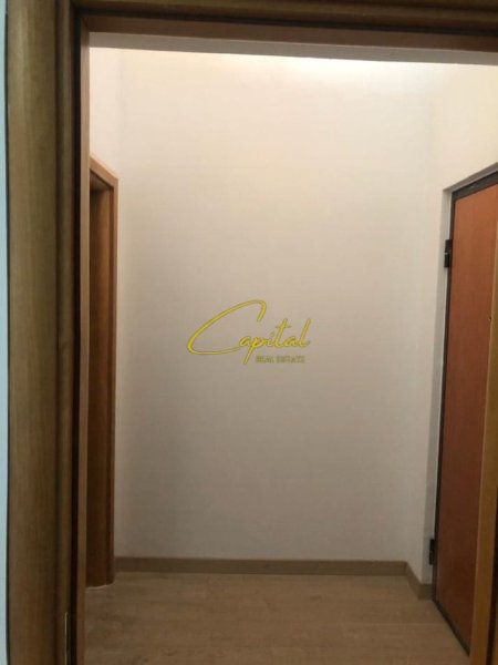 Tirane, jepet me qera zyre Kati 2, 35 m² 380 € (ZOGU I ZI)