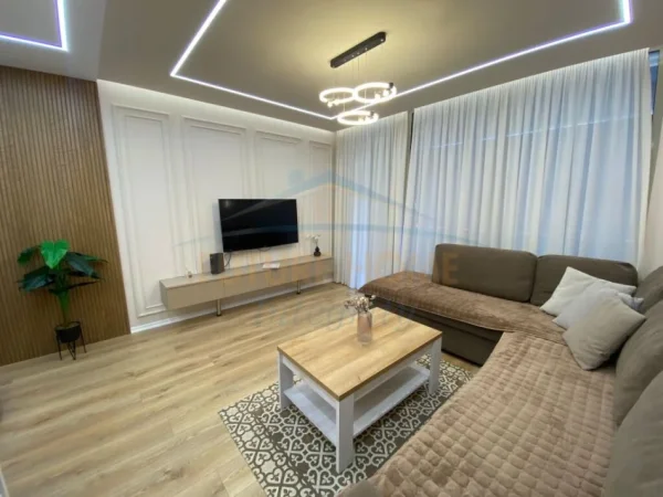 Tirane, jepet me qera apartament duplex 2 Katshe Kati 2, 100 m² 1.200 € (Qender)