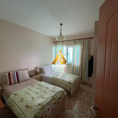 Tirane, shitet apartament 2+1 Kati 4, 150.000 m² 